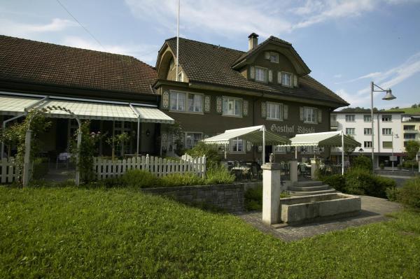 写真にはEbikon市にあるLandgasthof Hotel Rössliが写っています。