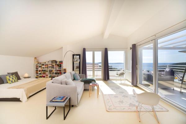 På billedet ses objektet Villa Nautilus beliggende i byen Vinišće.