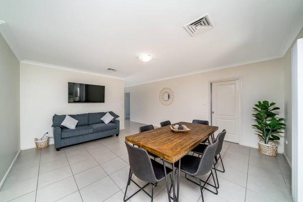 Foto 4: Light & Bright Homely Villa
