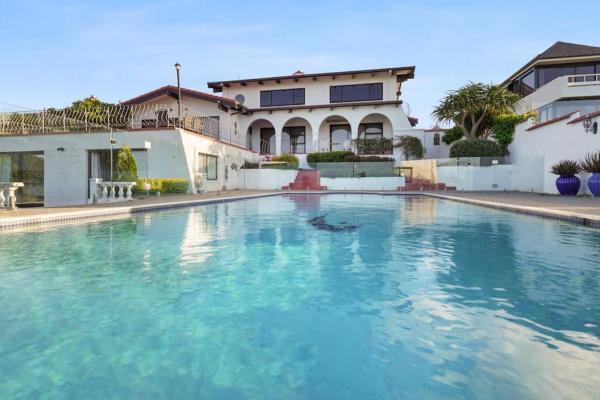 Magnificent Beachfront Mansion - Pool - Fireplace, Auckland
