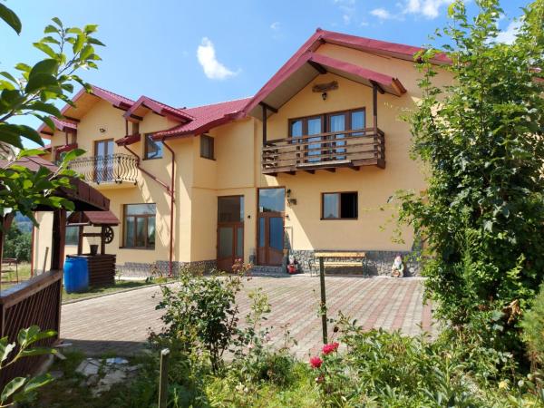 Na zdjęciu widoczny jest obiekt Casa de vacanta La Ticu położony w mieście Cîndeşti.
