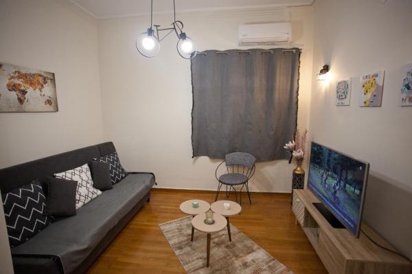 Na fotografii je vidět objekt Lovely Nest Piraeus nacházející se ve městě Pireus.