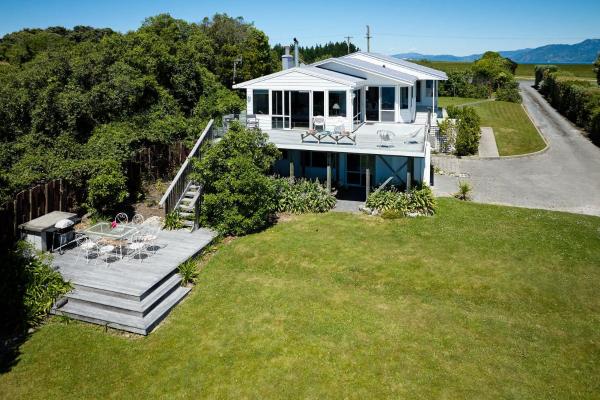 Zdjęcie 7: Ocean & Mountain Views Spacious Home