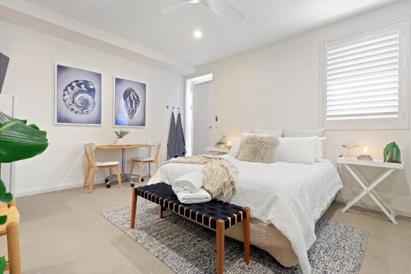 The photo shows the The Beach Studio located in the city of Huskisson.