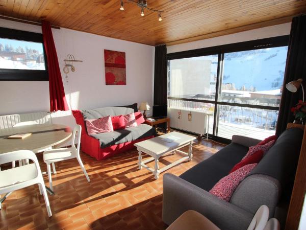Auf dem Foto ist das Objekt Charmant T2 lumineux avec balcon, 5 couchages, parking et équipements complets, Chamrousse 1650 - FR-1-340-38 in der Stadt Chamrousse zu sehen.