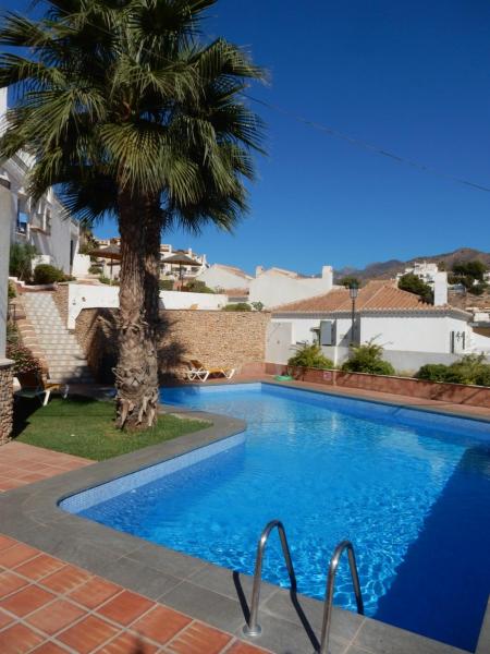 Na fotografii je vidět objekt BEACH VILLA ,Nerja, Seaview, Pool, 3 bedrooms, huge terrace and garden nacházející se ve městě Nerja.