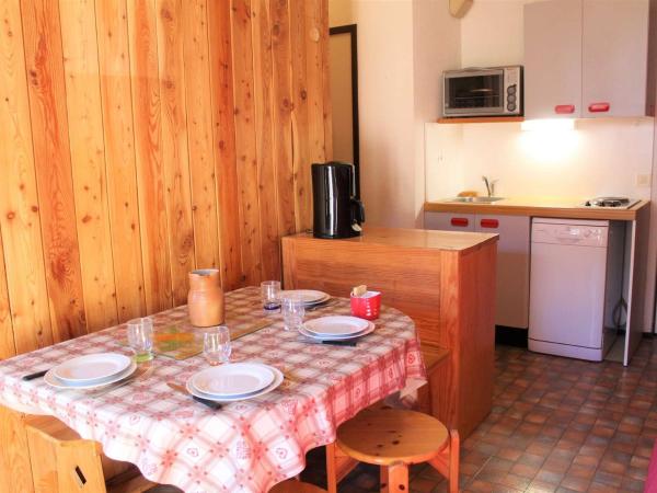 Na fotografii je vidět objekt Studio cosy à Vars Sainte Marie, 4 couchages, balcon sud, à 300m des pistes et commerces - FR-1-330B-202 nacházející se ve městě Vars.