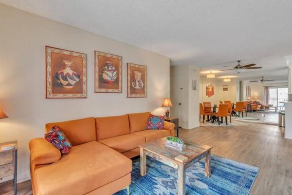 A la foto es mostra l'objecte SW Arizona decorated 1 bedroom condo pool/hot tub situat a la ciutat de Phoenix.
