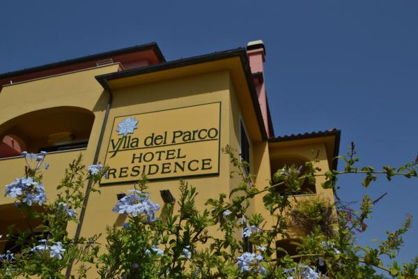 照片显示了位于La Maddalena市的Hotel Villa Del Parco物件。
