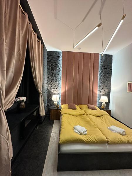 A la foto es mostra l'objecte DarkHouse Pink situat a la ciutat de Łódź.