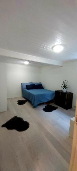 Na zdjęciu widoczny jest obiekt Aurora rooms in shared apartment nr1 We are doing privet northen light trip, reindeer trip and sommaroy Fjord trip położony w mieście Tromsø.