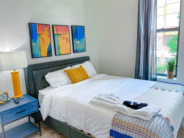 Foto 8: Chic & Central 420-Friendly 3BR Oasis with Optional Parking Near UIC, Roosevelt Station & Chicago's Top Attractions