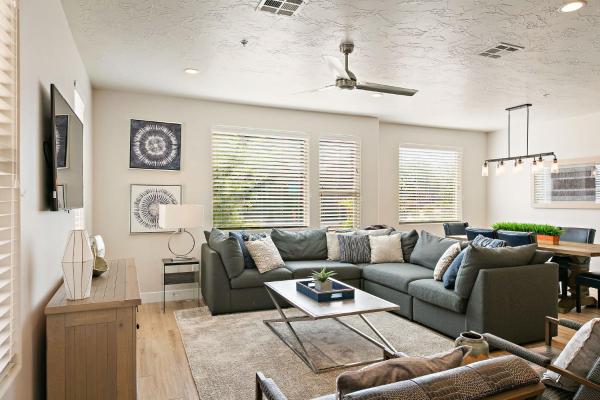 A la foto es mostra l'objecte 5 Star Zions St, George Retreat townhouse situat a la ciutat de Washington.