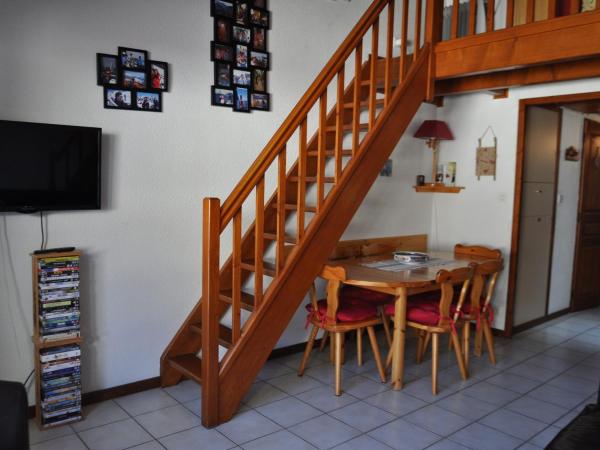 The photo shows the Appartement cosy à Petit-Châtel, à 20m des pistes, avec garage et balcon! - FR-1-693-4 located in the city of Châtel.