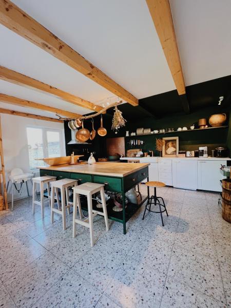 På billedet ses objektet Cottage43 beliggende i byen Bărcuţ.