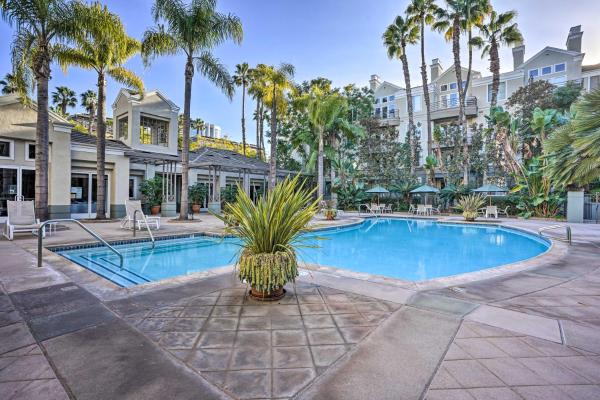 På bildet vises objektet Serene Irvine Retreat with Heated Pool Access! som ligger i byen Irvine.