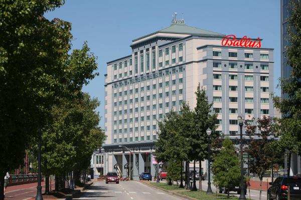 Na fotografii je vidět objekt Bally's Evansville Casino & Hotel nacházející se ve městě Mount Vernon.