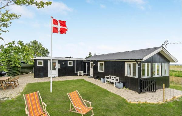 Op de foto is het object 1 Bedroom Beautiful Home In Løgstør te zien, gelegen in de stad Løgstør.