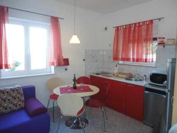 A la foto es mostra l'objecte Lozna Apartment situat a la ciutat de Postira.