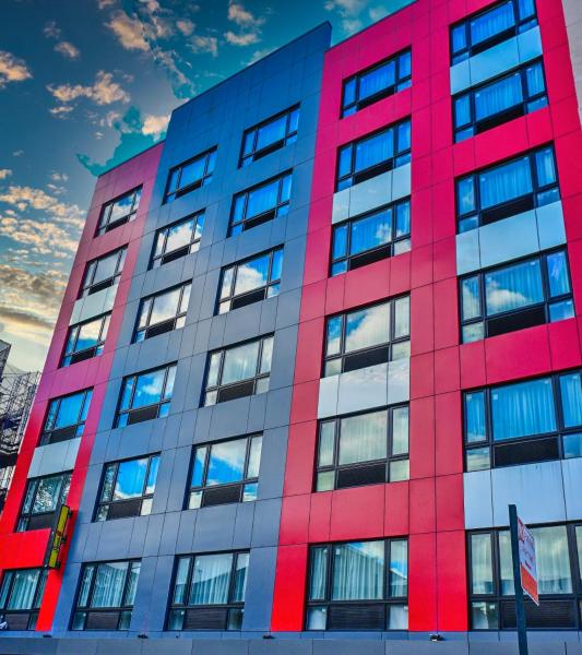 På billedet ses objektet Super 8 by Wyndham Bronx Near Botanical Garden beliggende i byen Bronx.