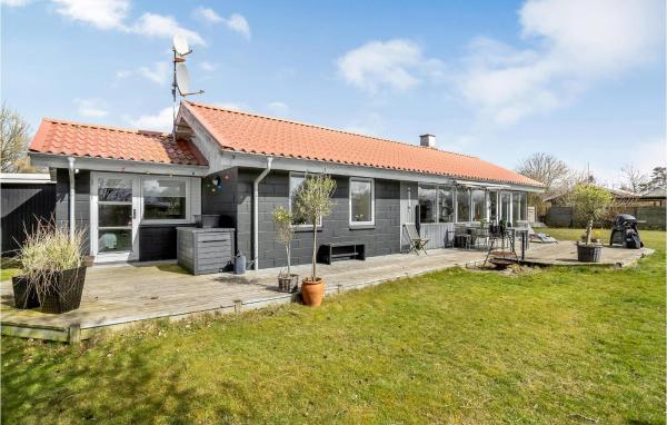 A la foto es mostra l'objecte Beautiful Home In Otterup With Kitchen situat a la ciutat de Otterup.