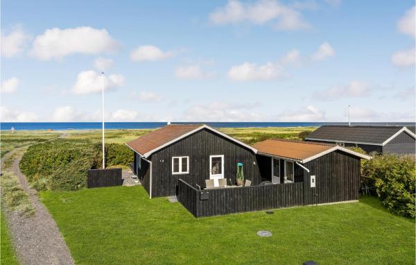 Op de foto is het object Lovely Home In Løgstør With Kitchen te zien, gelegen in de stad Løgstør.
