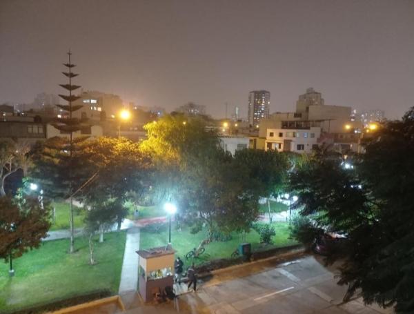 A la foto es mostra l'objecte Frente a hermoso Parque Pueblo Libre situat a la ciutat de Lima.