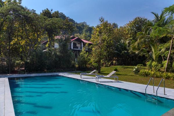 På billedet ses objektet Saffronstays Alma Grove 3 BR Pet friendly with Pool & Nature View beliggende i byen Adi.