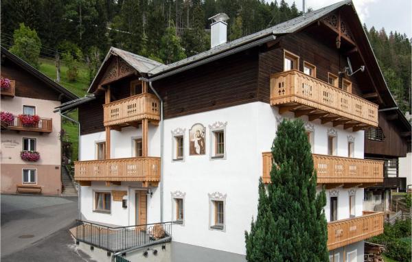 A la foto es mostra l'objecte Karnische Alpen situat a la ciutat de Liesing.