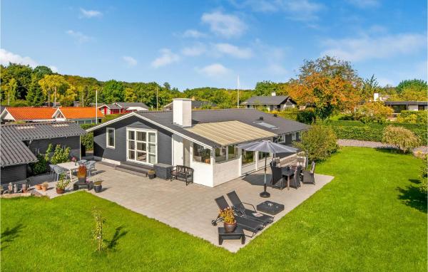 Na fotografii je vidět objekt Awesome Home In Haderslev With Kitchen nacházející se ve městě Haderslev.