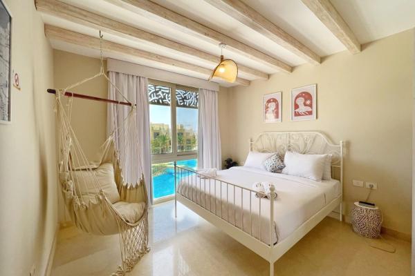 Na zdjęciu widoczny jest obiekt Radiant & Ravishing 2 BDR Mangroovy Free Beach & Pool Access położony w mieście Hurghada.