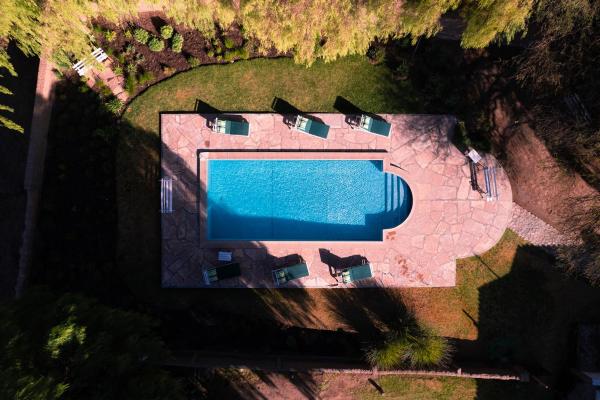 写真にはAngastaco市にあるHacienda de Molinos Hotelが写っています。