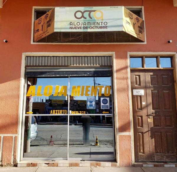 A la foto es mostra l'objecte 9 de octubre situat a la ciutat de Oruro.