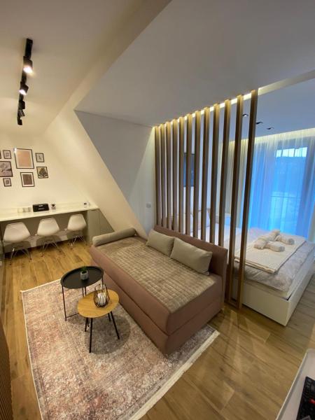 A la foto es mostra l'objecte Apartman Krov Divcibare situat a la ciutat de Divčibare.