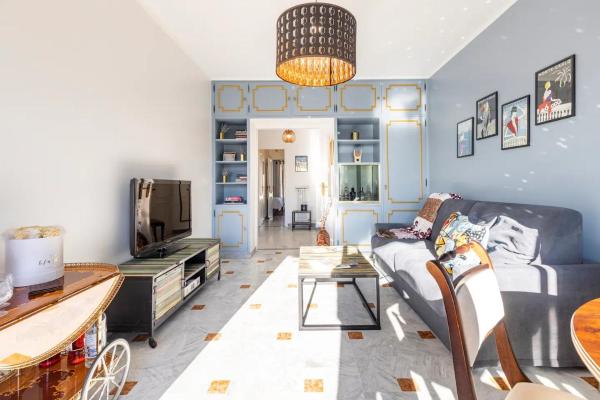 A la foto es mostra l'objecte Eat - Sleep - Wander Chic and Cosy Flat situat a la ciutat de Niça.