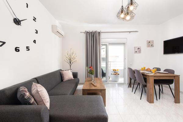 A la foto es mostra l'objecte Dolce Casa Suite1 situat a la ciutat de Afantou.