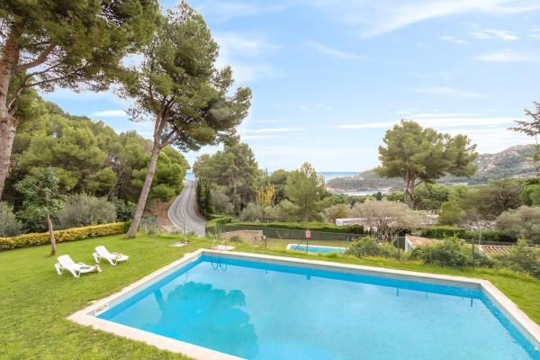 På bildet vises objektet Apartaments Aiguablava som ligger i byen Begur.