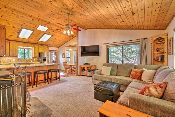 Foto 3: Deck with Forest Views Quiet Twain Harte Cabin!