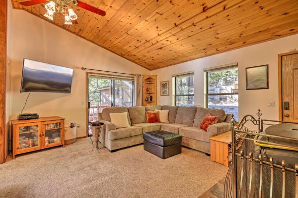 Foto 4: Deck with Forest Views Quiet Twain Harte Cabin!