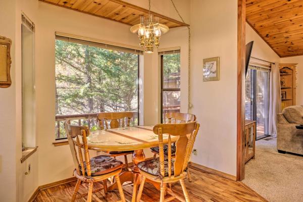 Foto 7: Deck with Forest Views Quiet Twain Harte Cabin!