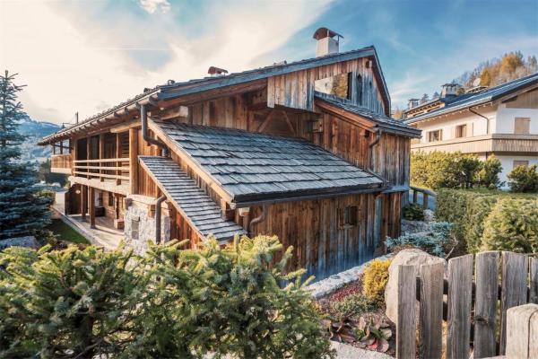 Na fotografii je vidět objekt Luxury Cortina nacházející se ve městě Alvera.