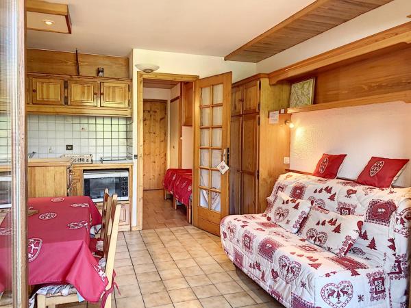 Na foto é possível ver o objeto Studio cosy pour 3 avec terrasse, parking et casier à ski à Combloux - FR-1-560-77 localizado na cidade de Combloux.