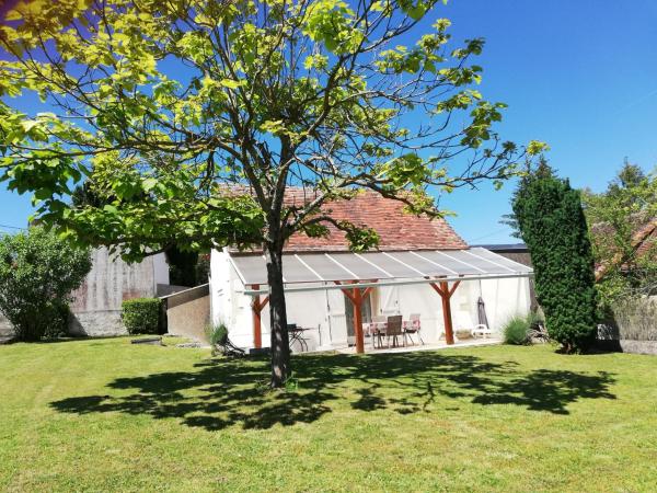 På billedet ses objektet Charmante longère 80m² à 6km des Thermes - Terrasse, Jardin, Barbecue, Animaux acceptés - FR-1-541-31 beliggende i byen Angles-sur-lʼAnglin.