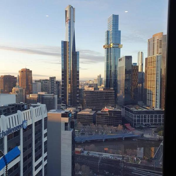 A la foto es mostra l'objecte Melbourne Luxury Penthouse in prime location situat a la ciutat de Melbourne.