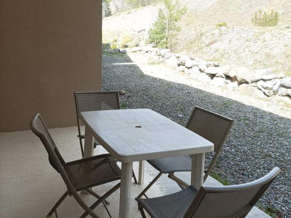 A la foto es mostra l'objecte Charmant studio avec accès piscine à Jausiers - 4 pers, 27 m² - FR-1-165B-55 situat a la ciutat de Jausiers.
