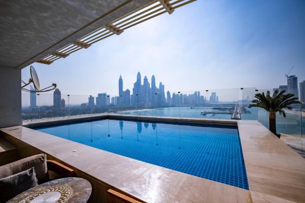 Na fotografii je vidět objekt FIVE Palm Jumeirah 2BR Luxury Penthouse, Private Pool, Full Marina Sea View nacházející se ve městě Dubaj.