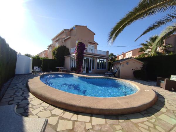 A la foto es mostra l'objecte Villa ROSA situat a la ciutat de Els Poblets.