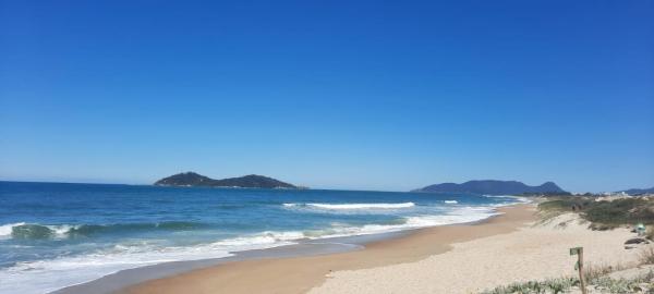 På billedet ses objektet Casa tranquila 500 metros da praia do campeche beliggende i byen Florianópolis.