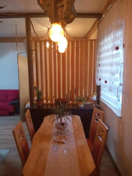 A la foto es mostra l'objecte Domek Hanter situat a la ciutat de Jugów.