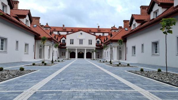 Nella foto è visibile l'oggetto Zielony Kompleks Dwór Ostoya situato nella città di Sokołów Małopolski.